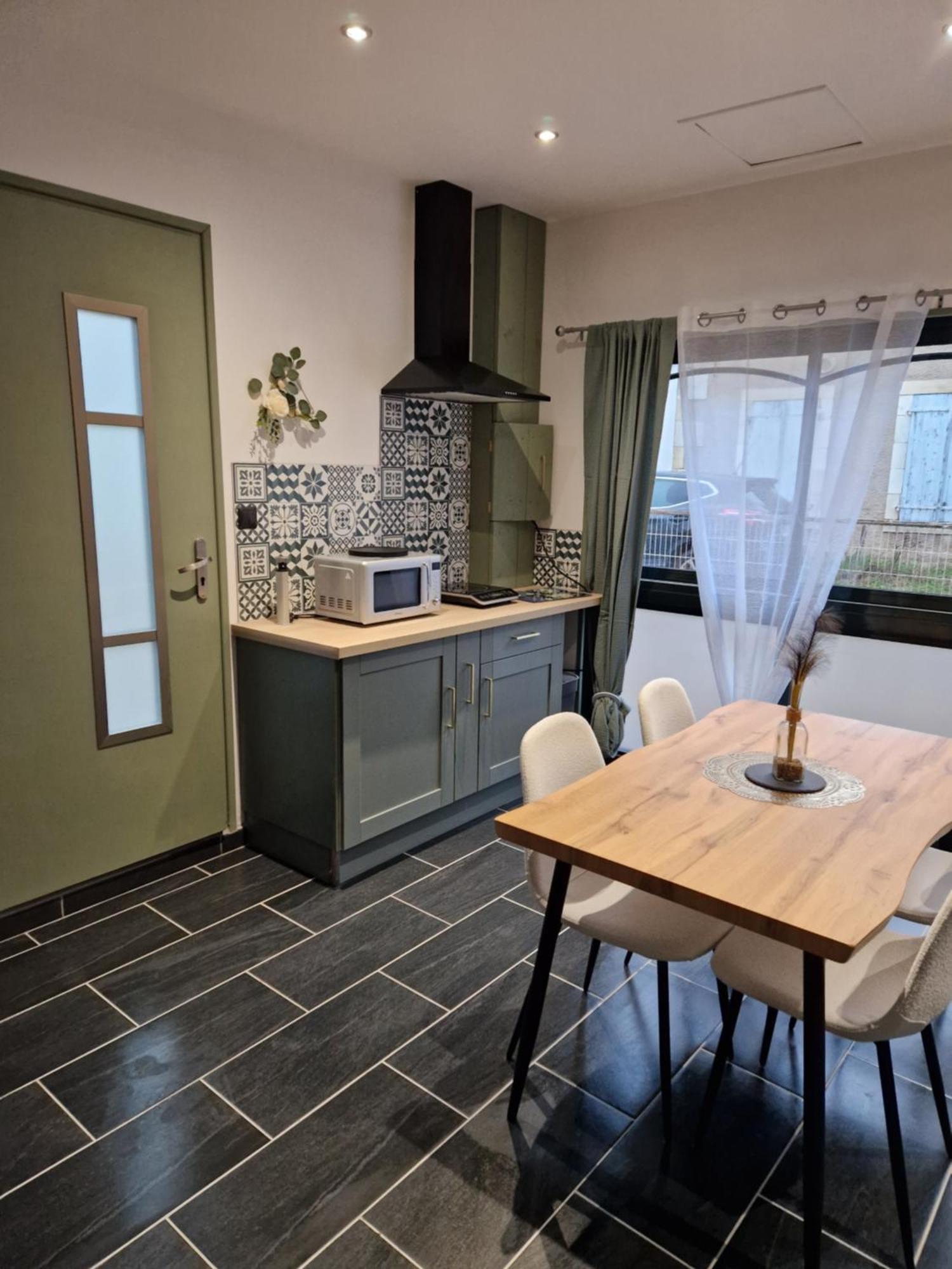 Grand Studio 2 Personnes Saint-Amand-Montrond Exterior photo